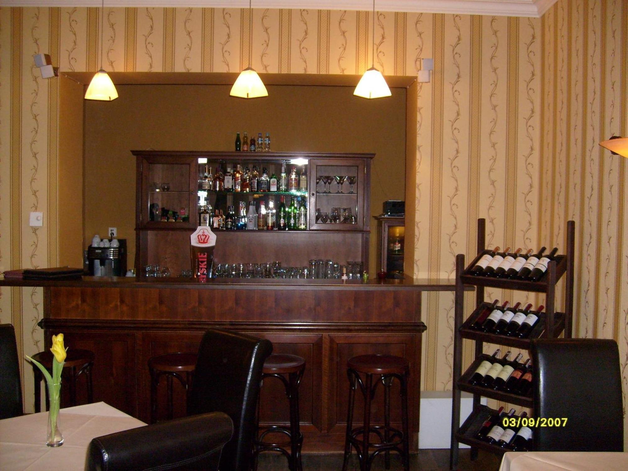 Pensjonat - Restauracja Zolty Domek Szczecinek Exterior foto