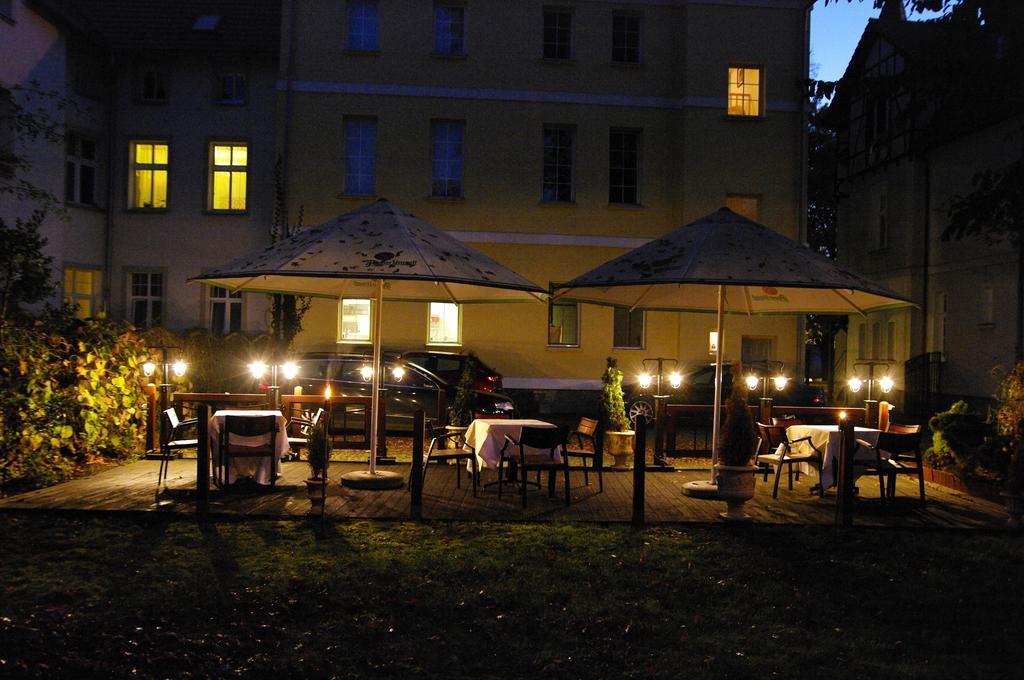 Pensjonat - Restauracja Zolty Domek Szczecinek Exterior foto
