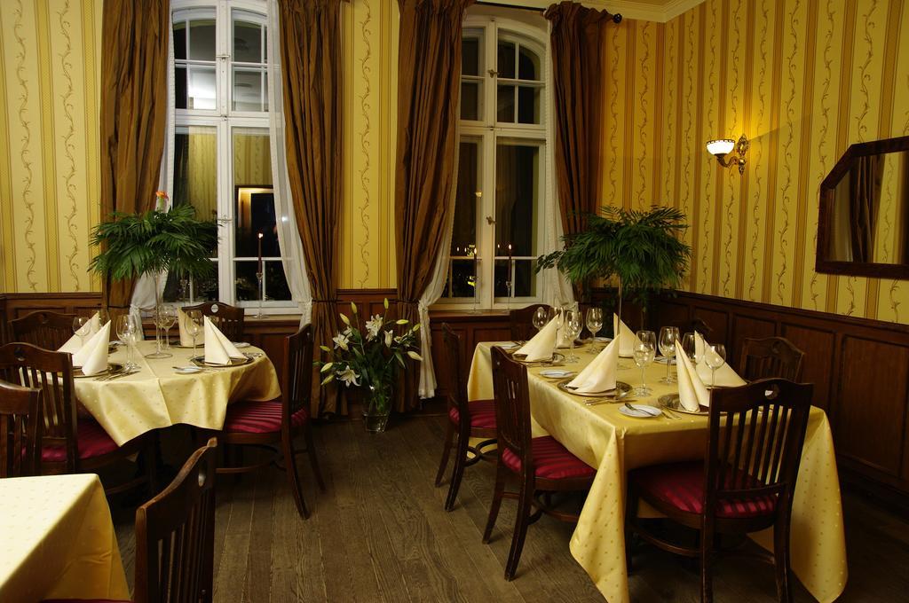 Pensjonat - Restauracja Zolty Domek Szczecinek Exterior foto