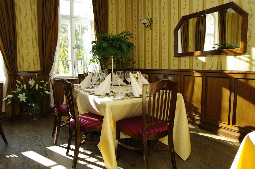 Pensjonat - Restauracja Zolty Domek Szczecinek Exterior foto