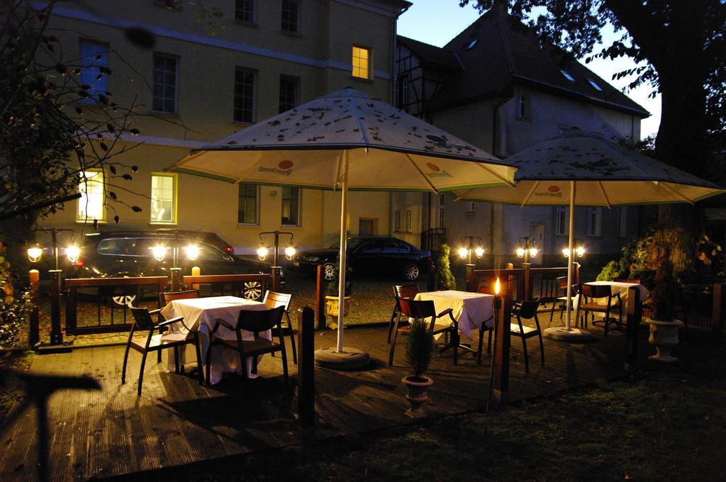 Pensjonat - Restauracja Zolty Domek Szczecinek Exterior foto